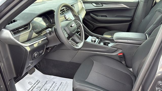 2025 Jeep Grand Cherokee Laredo X 4x4