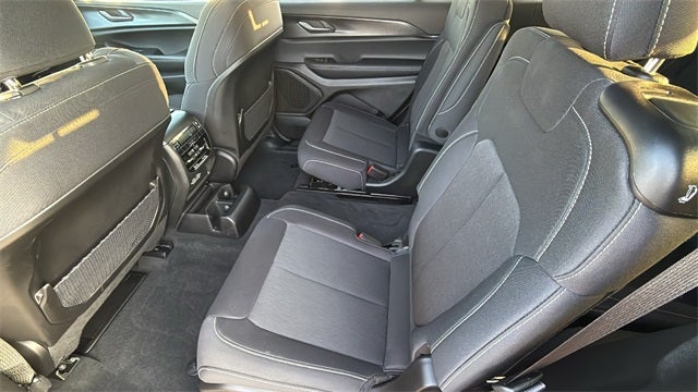 2025 Jeep Grand Cherokee L Laredo 4x4