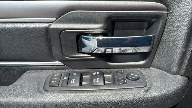 2024 RAM 1500 Classic Warlock Crew Cab 4x2 5'7' Box