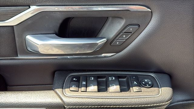 2024 RAM 1500 Laramie Crew Cab 4x2 5'7' Box