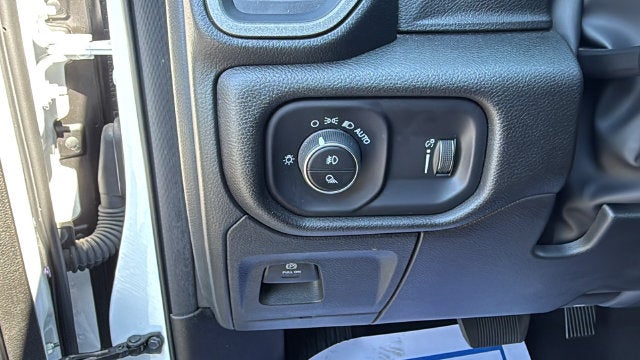 2025 RAM 1500 Tradesman Crew Cab 4x4 5'7' Box
