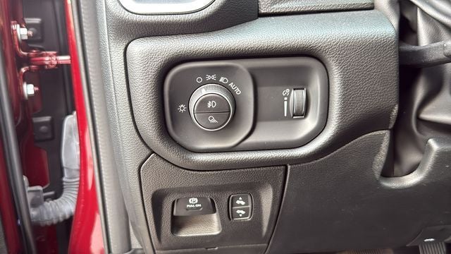 2025 RAM 1500 Big Horn Crew Cab 4x4 5'7' Box
