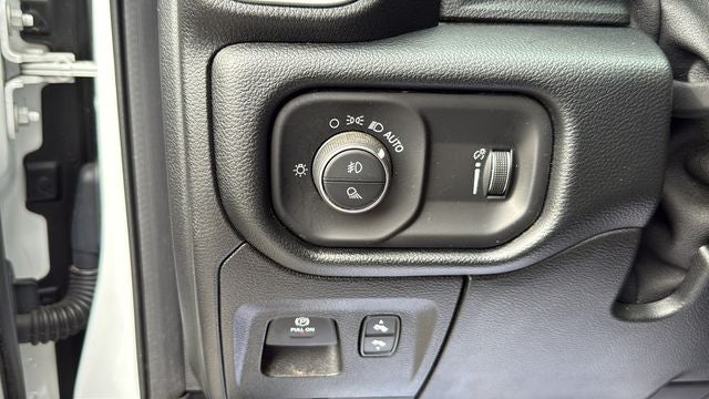 2020 RAM 1500 Big Horn Crew Cab 4x4 5'7' Box