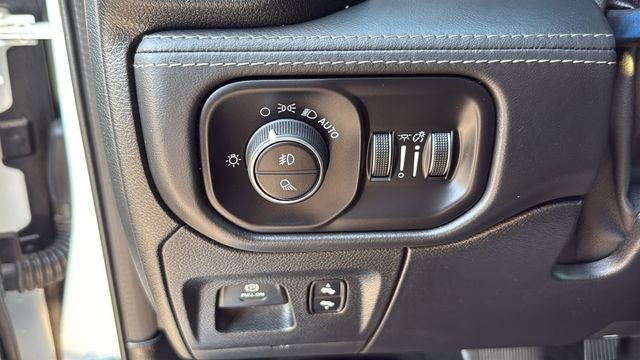 2020 RAM 1500 Limited Crew Cab 4x4 5'7' Box