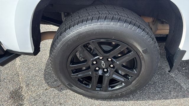 2024 Chevrolet Silverado 1500 4WD Double Cab Standard Bed Custom