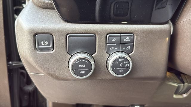 2025 GMC Sierra 1500 2WD Crew Cab Short Box SLT