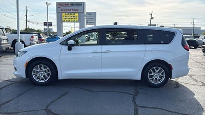 2023 Chrysler Voyager LX