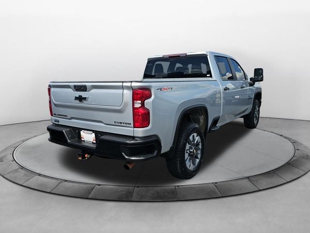 2022 Chevrolet Silverado 2500HD 4WD Crew Cab Standard Bed Custom