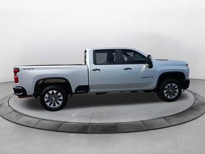 2022 Chevrolet Silverado 2500HD 4WD Crew Cab Standard Bed Custom