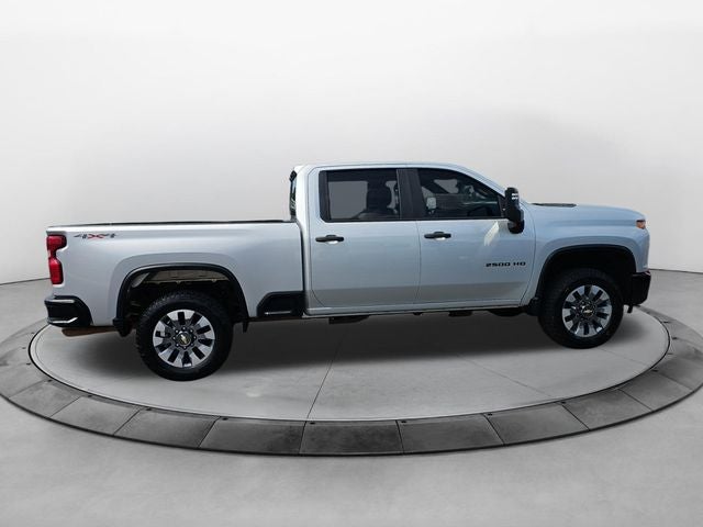 2022 Chevrolet Silverado 2500HD 4WD Crew Cab Standard Bed Custom