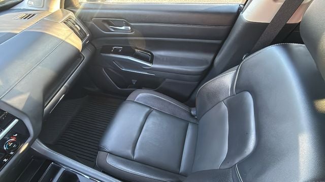 2022 Nissan Pathfinder SL 2WD