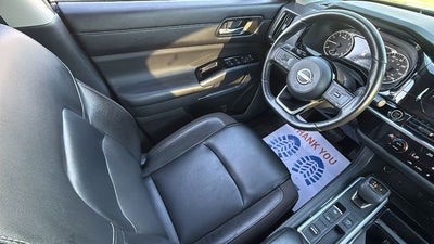 2022 Nissan Pathfinder SL 2WD