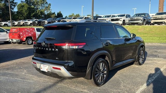 2022 Nissan Pathfinder SL 2WD