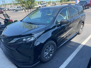 2022 Toyota Sienna LE