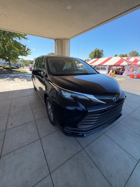 2024 Toyota Sienna LE