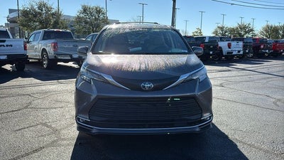 2023 Toyota Sienna XLE