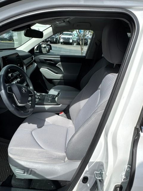 2022 Toyota Highlander LE