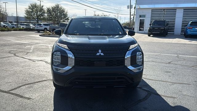 2022 Mitsubishi Outlander Base