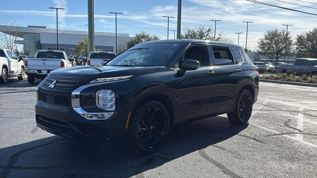 2022 Mitsubishi Outlander Base