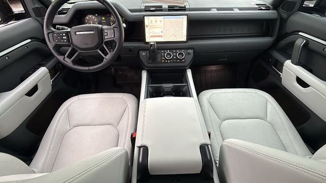 2025 Land Rover Defender 130 P400 X-Dynamic SE
