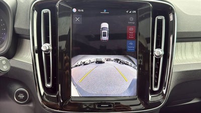 2025 Volvo XC40 B5 Core Bright Theme