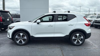 2025 Volvo XC40 B5 Core Bright Theme
