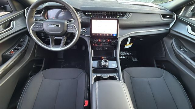 2027 Jeep Grand Cherokee GRAND CHEROKEE LAREDO X 4X2