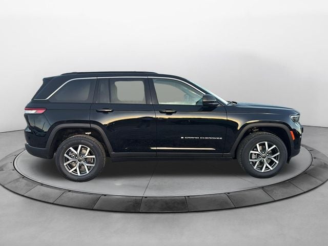 2027 Jeep Grand Cherokee GRAND CHEROKEE LAREDO X 4X2
