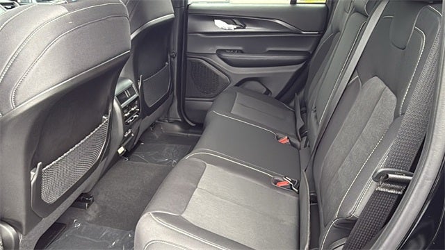 2025 Jeep Grand Cherokee GRAND CHEROKEE LAREDO X 4X2