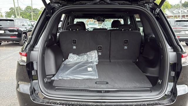 2027 Jeep Grand Cherokee GRAND CHEROKEE LAREDO X 4X2