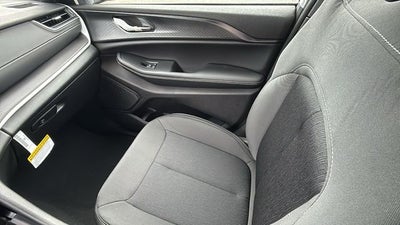 2027 Jeep Grand Cherokee GRAND CHEROKEE LAREDO X 4X2