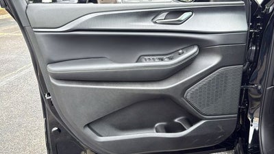 2027 Jeep Grand Cherokee GRAND CHEROKEE LAREDO X 4X2