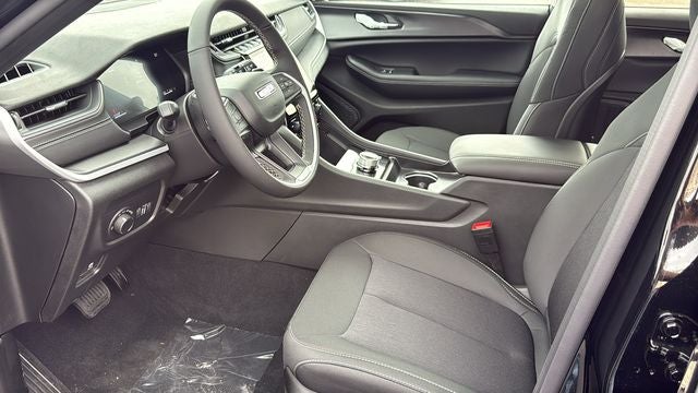 2027 Jeep Grand Cherokee GRAND CHEROKEE LAREDO X 4X2