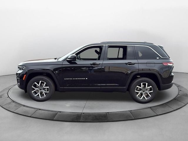 2027 Jeep Grand Cherokee GRAND CHEROKEE LAREDO X 4X2