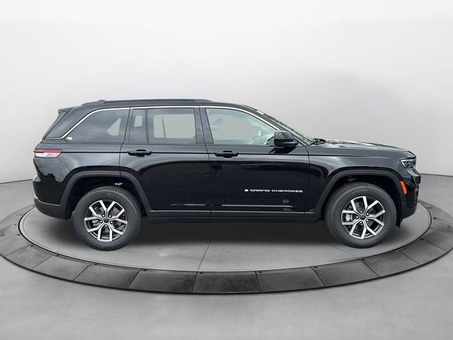 2027 Jeep Grand Cherokee GRAND CHEROKEE LAREDO X 4X2