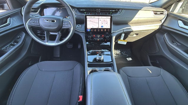 2027 Jeep Grand Cherokee GRAND CHEROKEE LAREDO X 4X2