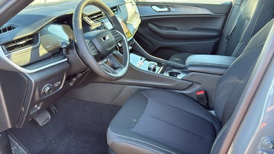 2027 Jeep Grand Cherokee GRAND CHEROKEE LAREDO X 4X2