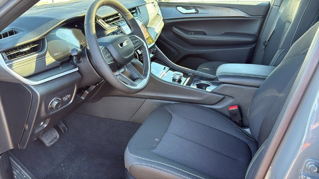 2027 Jeep Grand Cherokee GRAND CHEROKEE LAREDO X 4X2