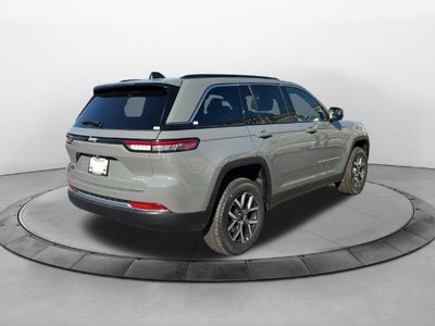 2027 Jeep Grand Cherokee GRAND CHEROKEE LAREDO X 4X2