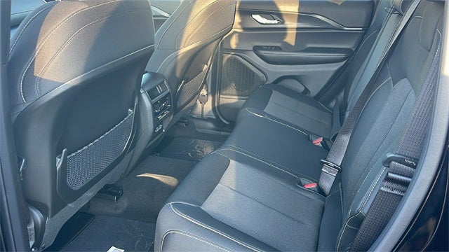 2025 Jeep Grand Cherokee GRAND CHEROKEE LAREDO 4X2