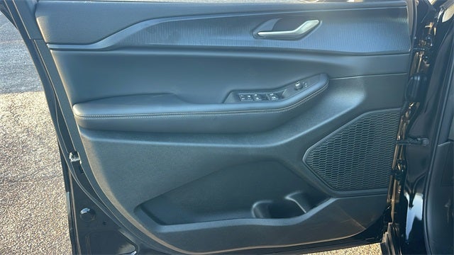 2025 Jeep Grand Cherokee GRAND CHEROKEE LAREDO 4X2