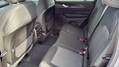 2027 Jeep Grand Cherokee GRAND CHEROKEE LAREDO X 4X2
