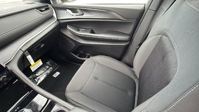 2027 Jeep Grand Cherokee GRAND CHEROKEE LAREDO X 4X2