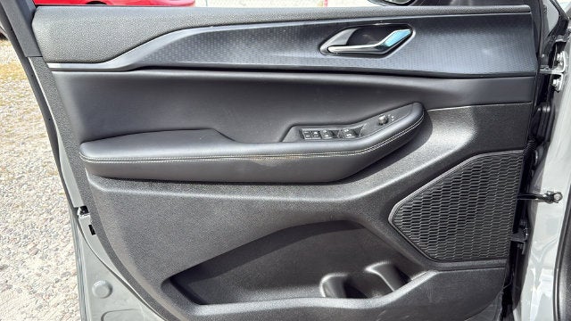 2027 Jeep Grand Cherokee GRAND CHEROKEE LAREDO X 4X2