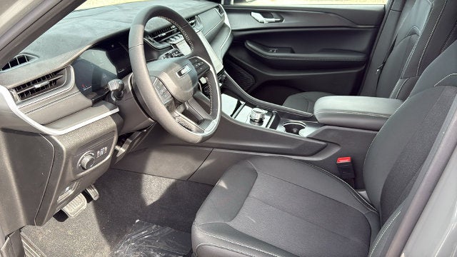 2027 Jeep Grand Cherokee GRAND CHEROKEE LAREDO X 4X2