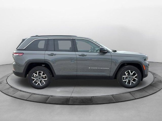2027 Jeep Grand Cherokee GRAND CHEROKEE LAREDO X 4X2