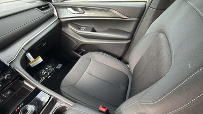 2027 Jeep Grand Cherokee GRAND CHEROKEE LAREDO X 4X2