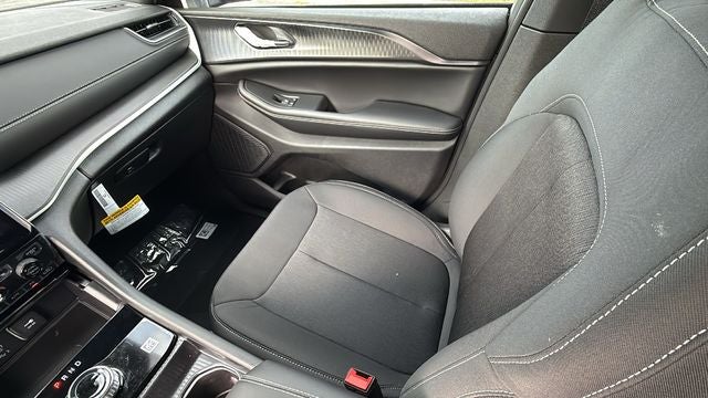2027 Jeep Grand Cherokee GRAND CHEROKEE LAREDO X 4X2