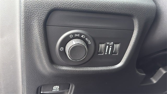 2025 Jeep Grand Cherokee GRAND CHEROKEE LAREDO 4X2