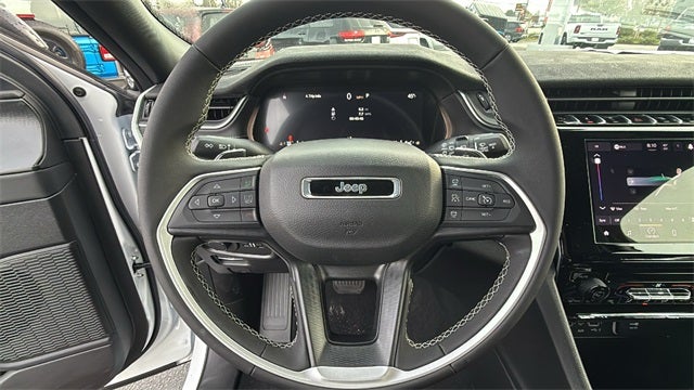 2025 Jeep Grand Cherokee GRAND CHEROKEE LAREDO 4X2